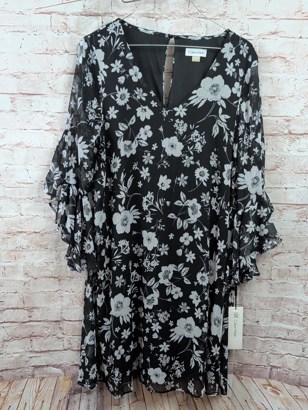 Calvin Klein Black & White Floral V-Neck Dress Size 10 Nwt